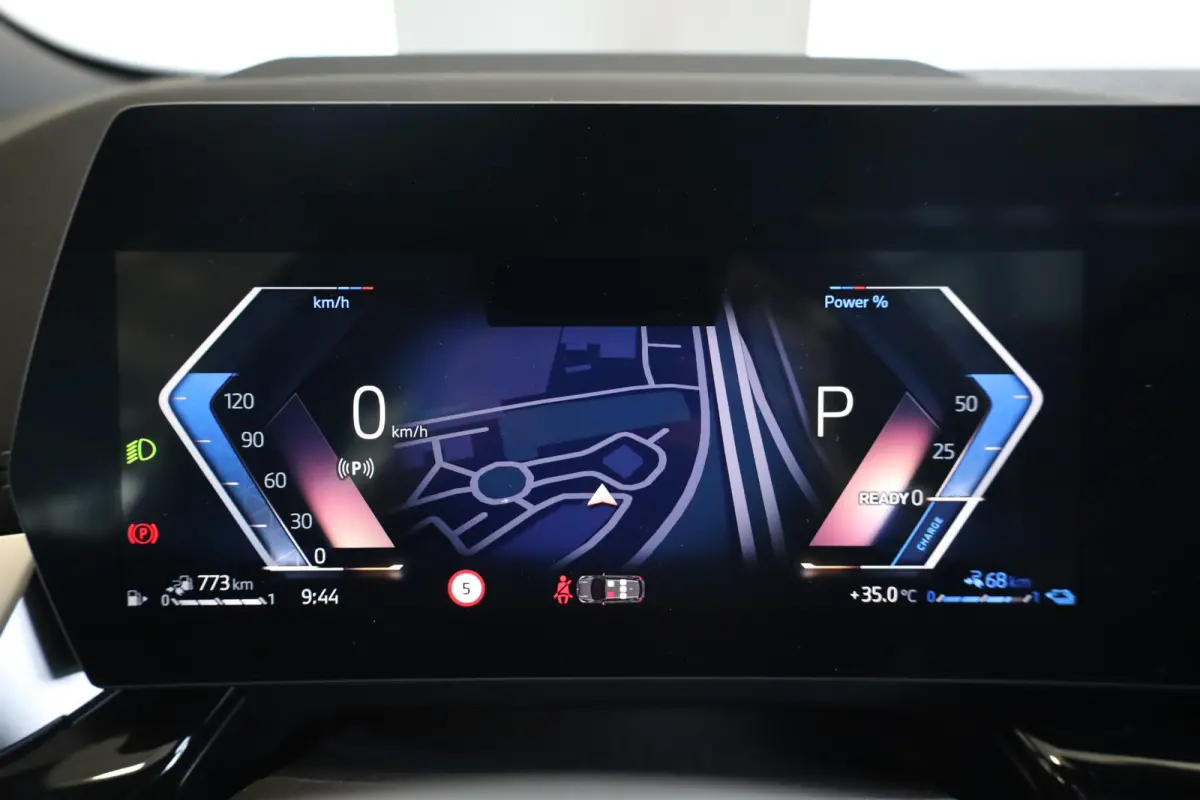 225e xDrive | M Sportpakket | Comfort Access | Harman/Kardon | Panoramadak | Head-Up Display