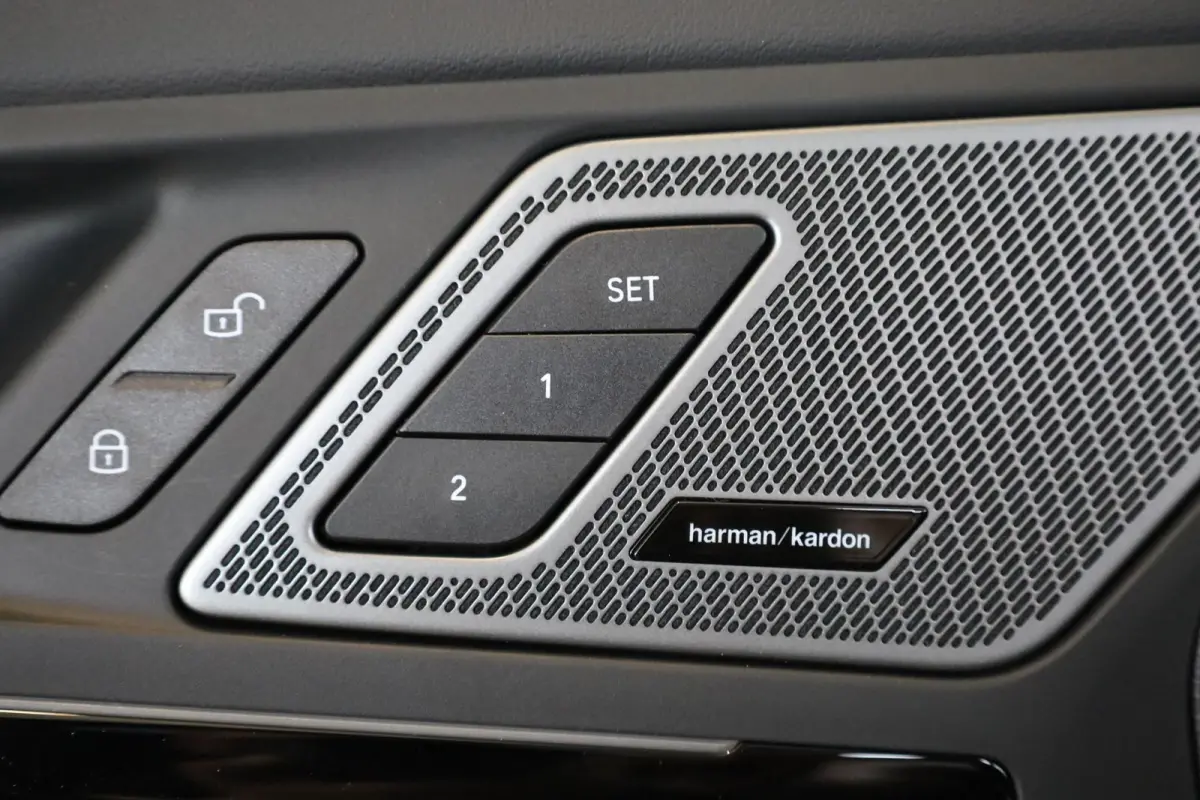 225e xDrive | M Sportpakket | Comfort Access | Harman/Kardon | Panoramadak | Head-Up Display