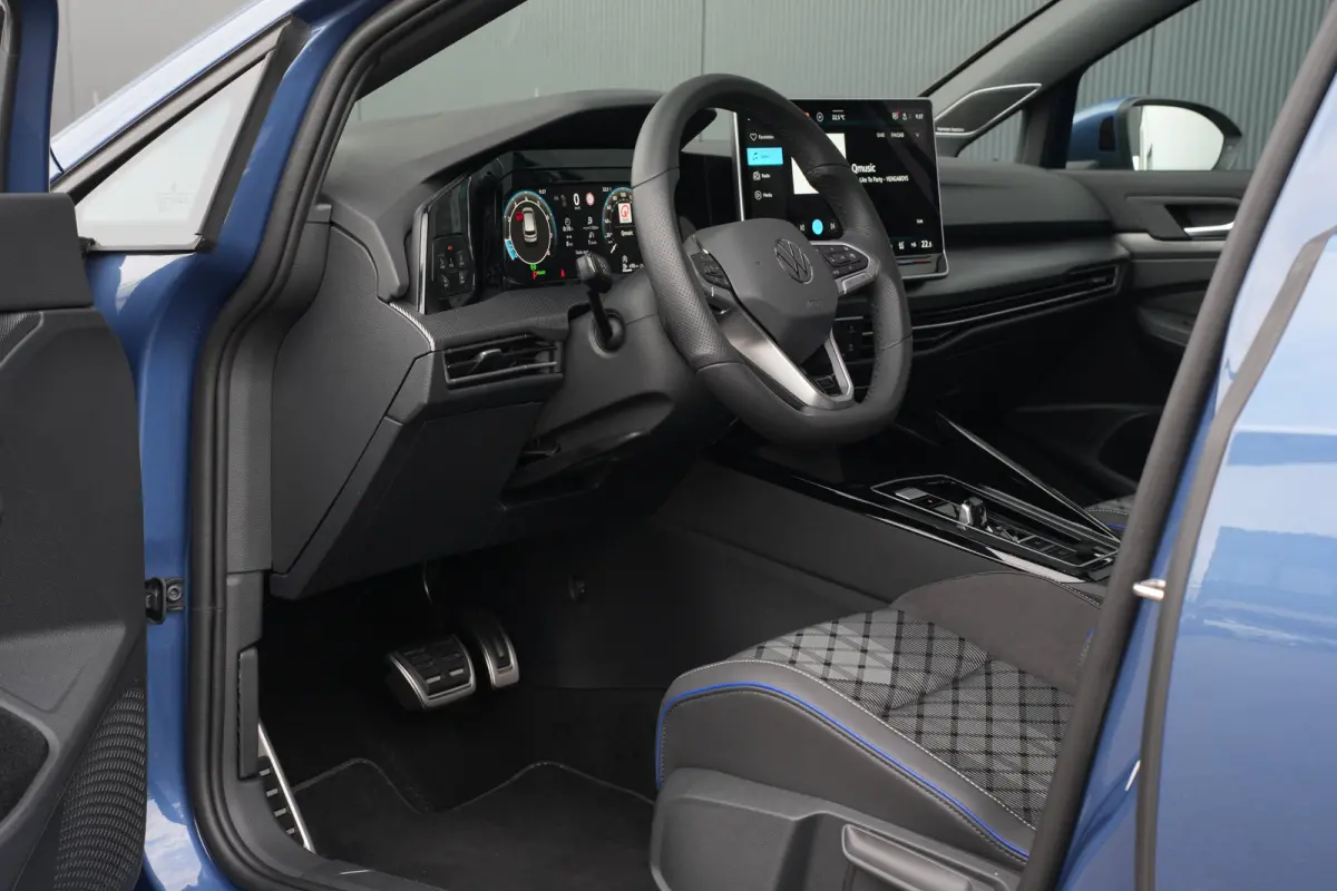 1.5 eTSI R-Line Edition | Panorama | Harman & Kardon | HUD | Sportonderstel | Dodehoek Detectie |