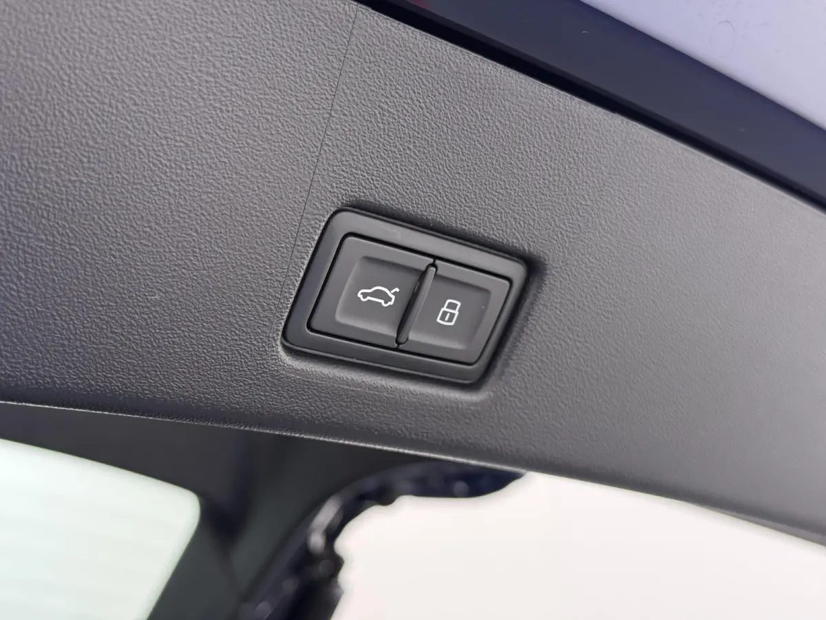 45 Edition 82 kWh VAN: 44.900,- VOOR: 41.877,- UW HERFSTVOORDEEL: 3.023,- S-LINE| 10.000KM! | STOELVERWARMING| ELEKTRISCHE ACHTERKLEP| ACHTERUITRIJCAMERA | MATRIX LED|