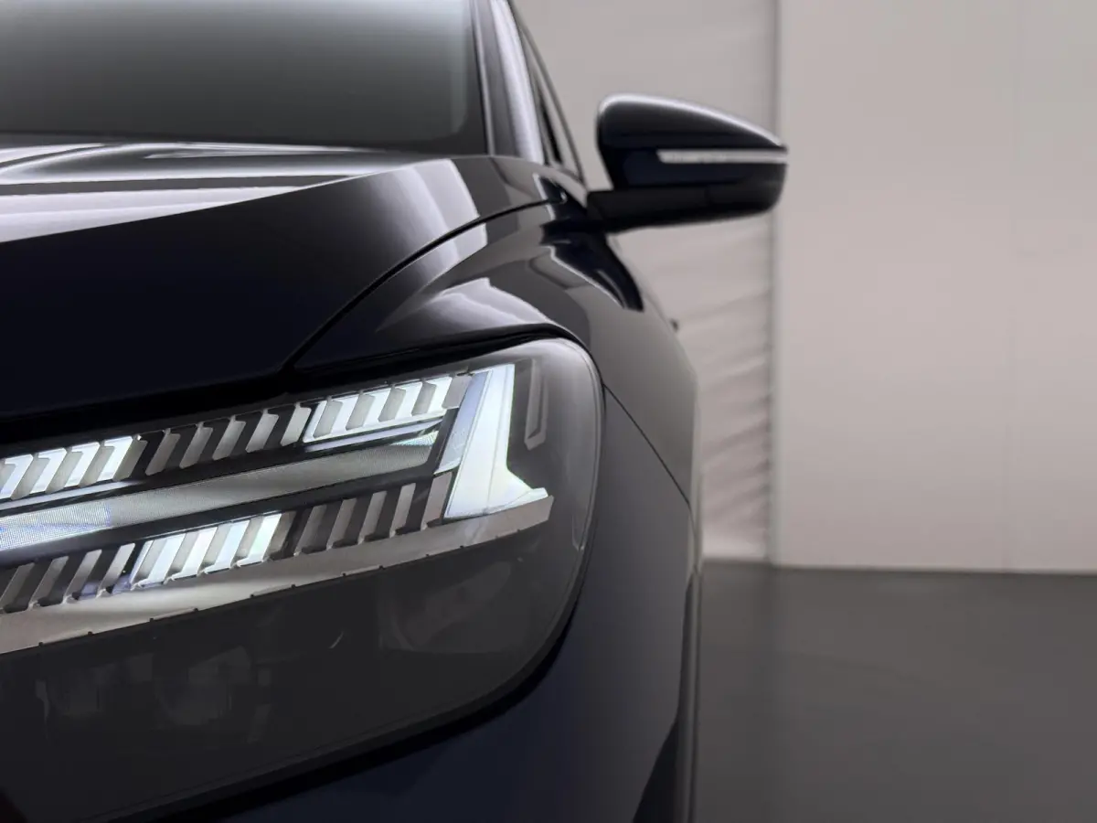 45 Edition 82 kWh VAN: 44.900,- VOOR: 41.877,- UW HERFSTVOORDEEL: 3.023,- S-LINE| 10.000KM! | STOELVERWARMING| ELEKTRISCHE ACHTERKLEP| ACHTERUITRIJCAMERA | MATRIX LED|