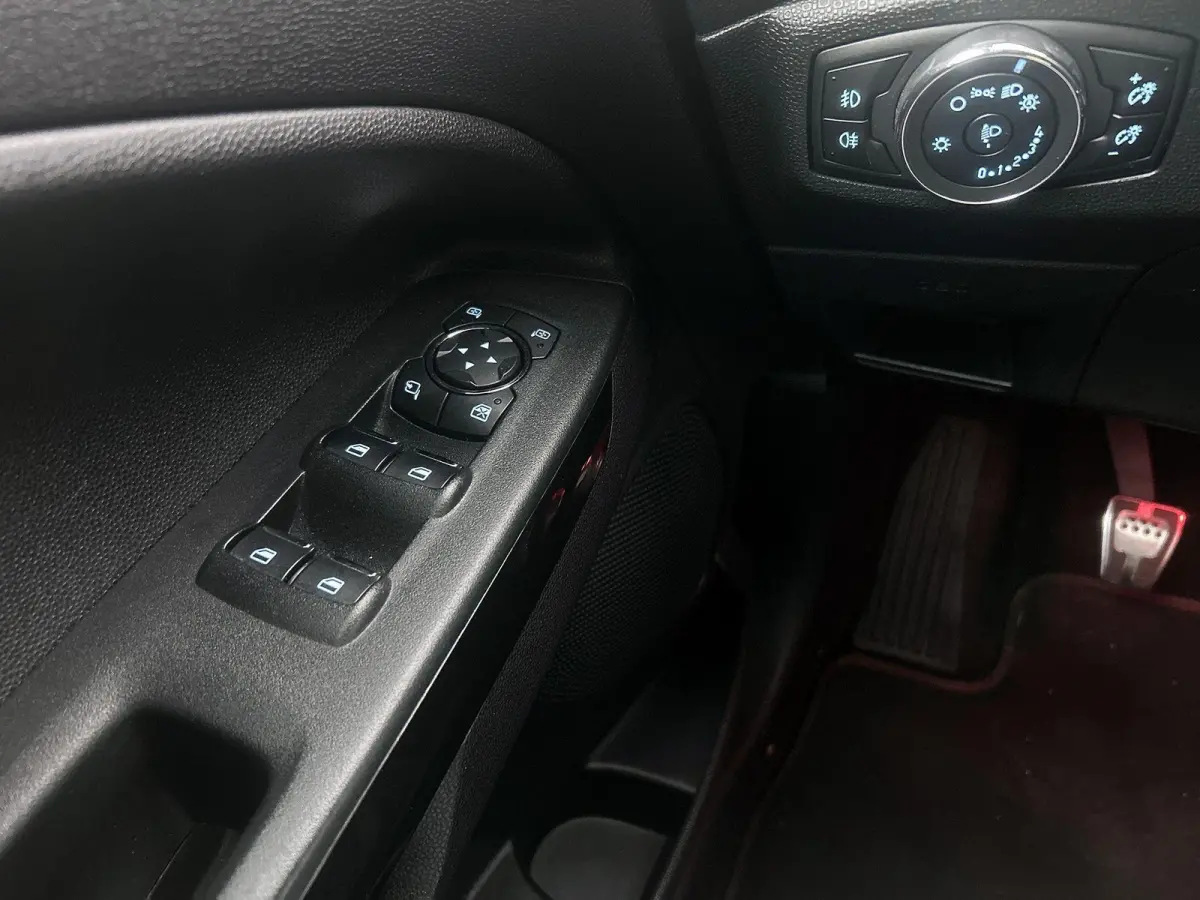 1.0 EcoBoost ST-Line | Alcantara | SYNC | Camera | Auto Clima | Stoelverwarming