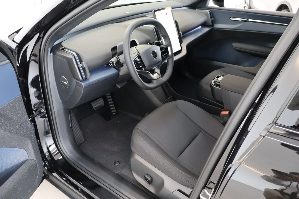 P5 272PK Long Range 69 kWh Black Edition Plus | 20 inch Y-spaak | Privacy glas | Harman Kardon | Power Seats | Climate Pack