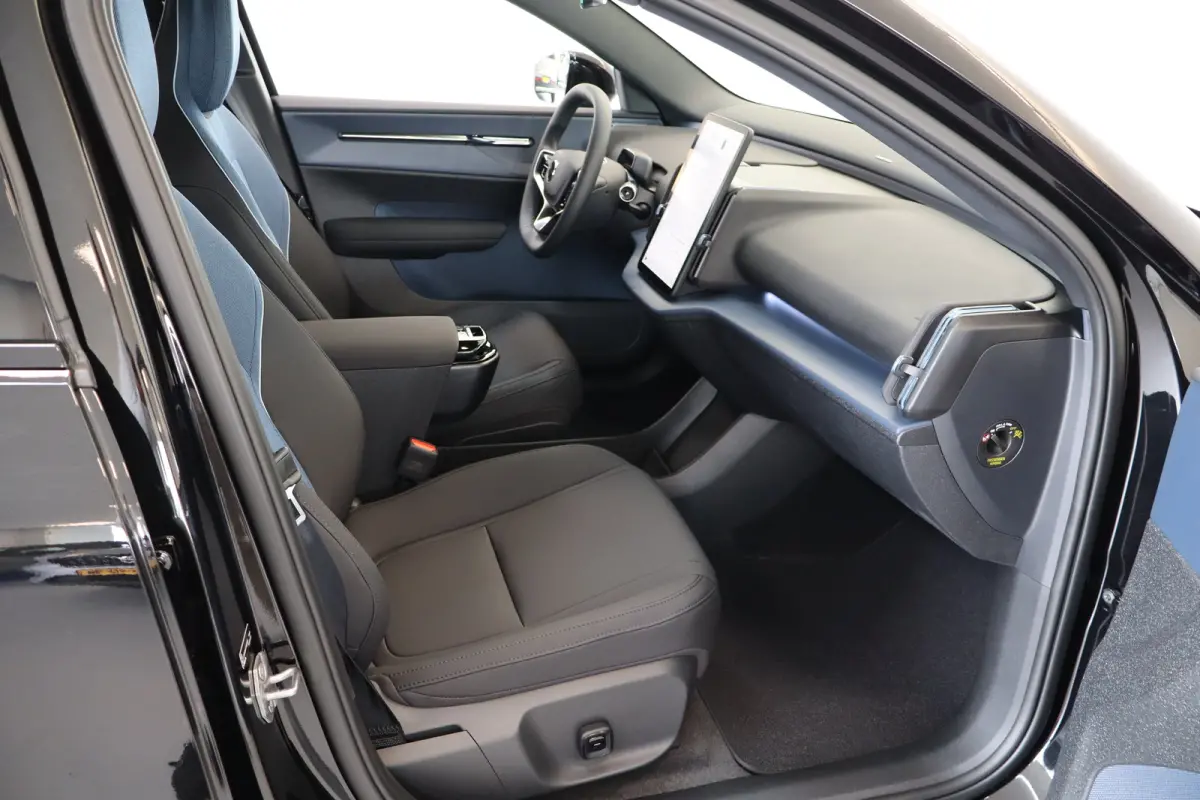 P5 272PK Long Range 69 kWh Black Edition Plus | 20 inch Y-spaak | Privacy glas | Harman Kardon | Power Seats | Climate Pack