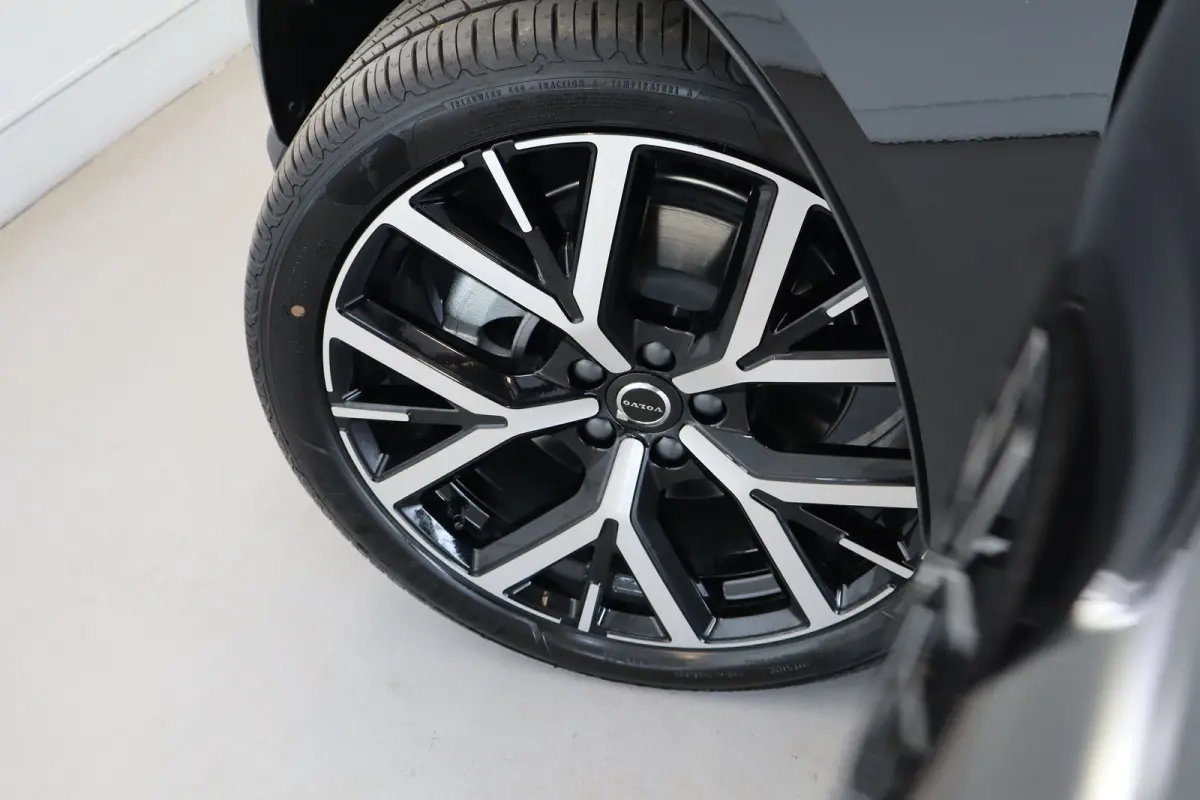 P5 272PK Long Range 69 kWh Black Edition Plus | 20 inch Y-spaak | Privacy glas | Harman Kardon | Power Seats | Climate Pack