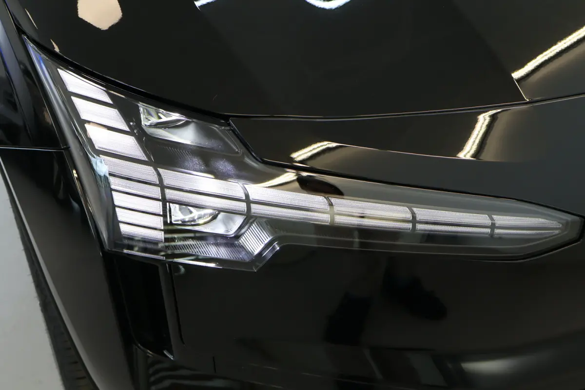P5 272PK Long Range 69 kWh Black Edition Plus | 20 inch Y-spaak | Privacy glas | Harman Kardon | Power Seats | Climate Pack