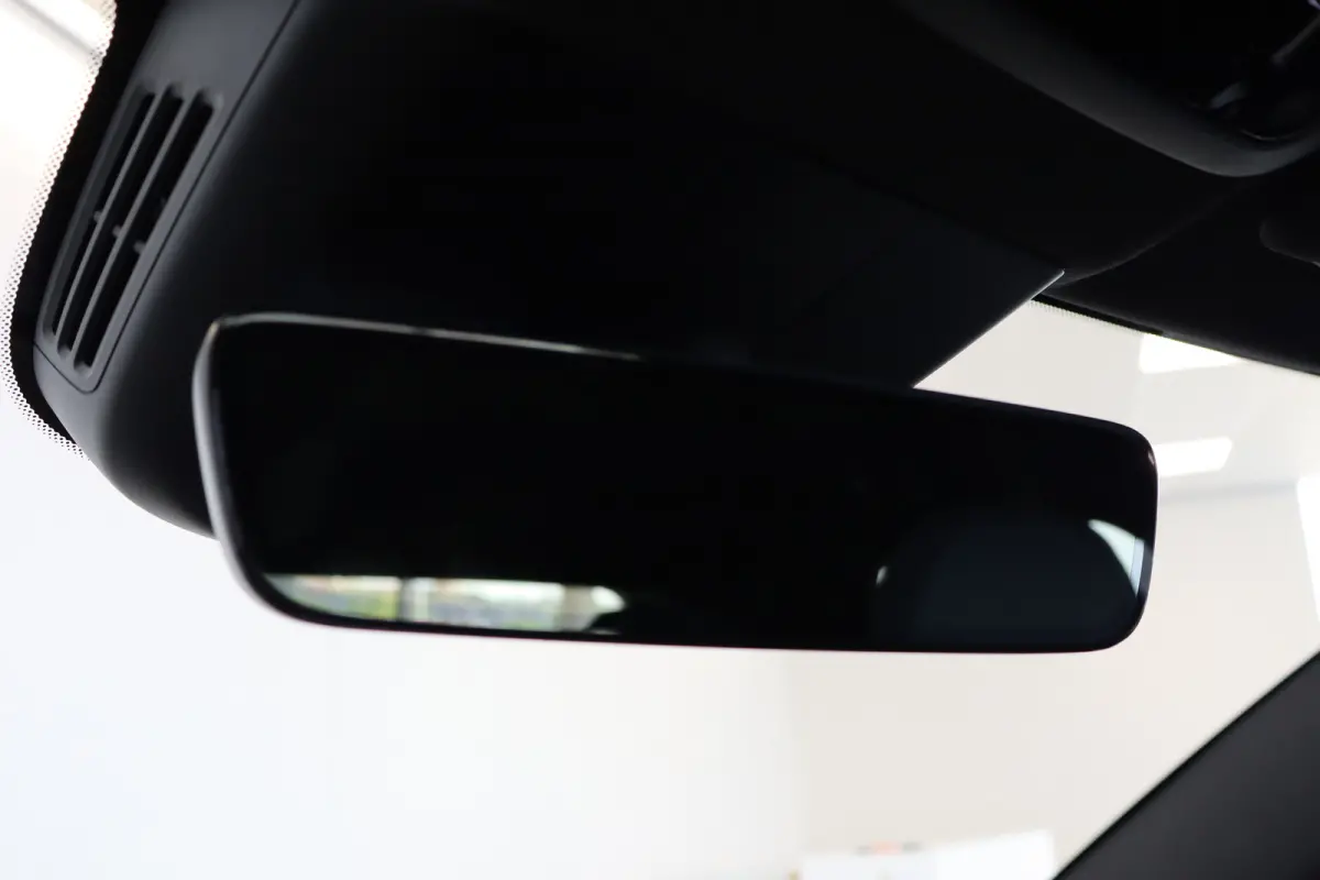 P5 272PK Long Range 69 kWh Black Edition Plus | 20 inch Y-spaak | Privacy glas | Harman Kardon | Power Seats | Climate Pack