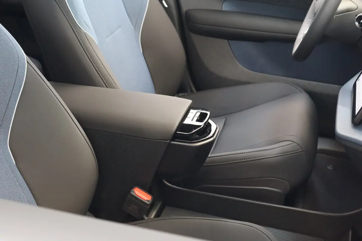 P5 272PK Long Range 69 kWh Black Edition Plus | 20 inch Y-spaak | Privacy glas | Harman Kardon | Power Seats | Climate Pack