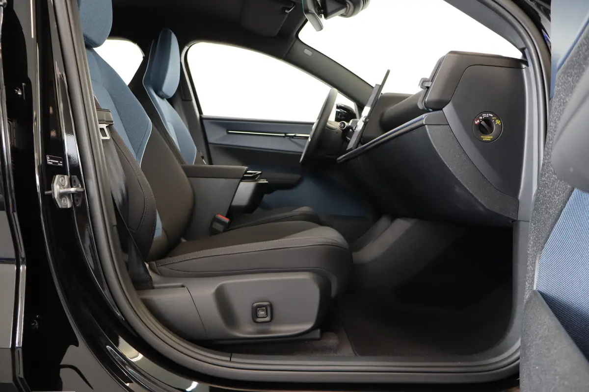 P5 272PK Long Range 69 kWh Black Edition Plus | 20 inch Y-spaak | Privacy glas | Harman Kardon | Power Seats | Climate Pack