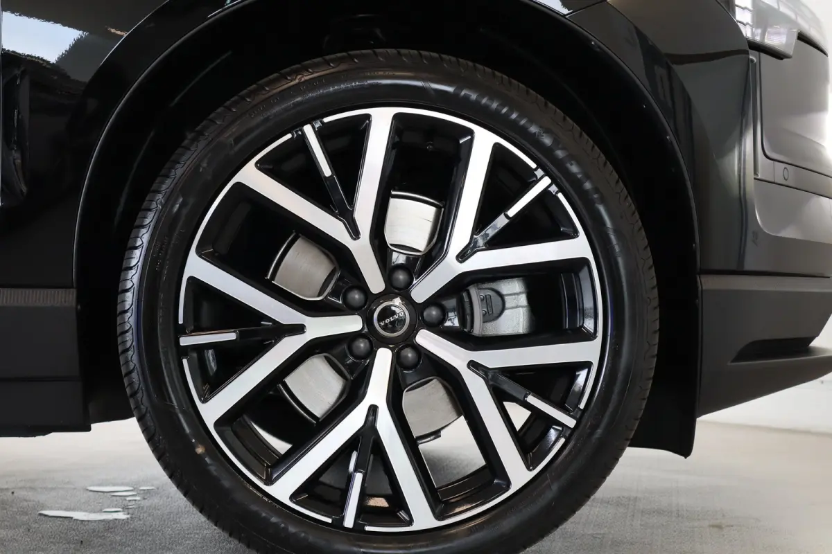 P5 272PK Long Range 69 kWh Black Edition Plus | 20 inch Y-spaak | Privacy glas | Harman Kardon | Power Seats | Climate Pack