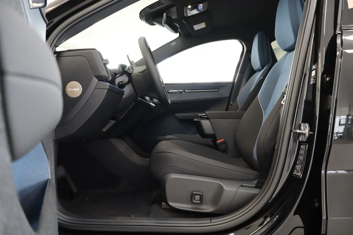 P5 272PK Long Range 69 kWh Black Edition Plus | 20 inch Y-spaak | Privacy glas | Harman Kardon | Power Seats | Climate Pack