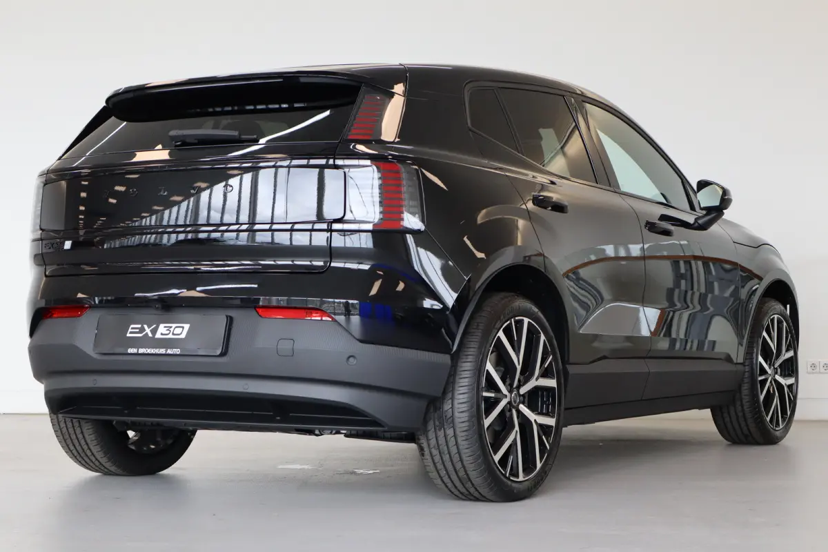 P5 272PK Long Range 69 kWh Black Edition Plus | 20 inch Y-spaak | Privacy glas | Harman Kardon | Power Seats | Climate Pack