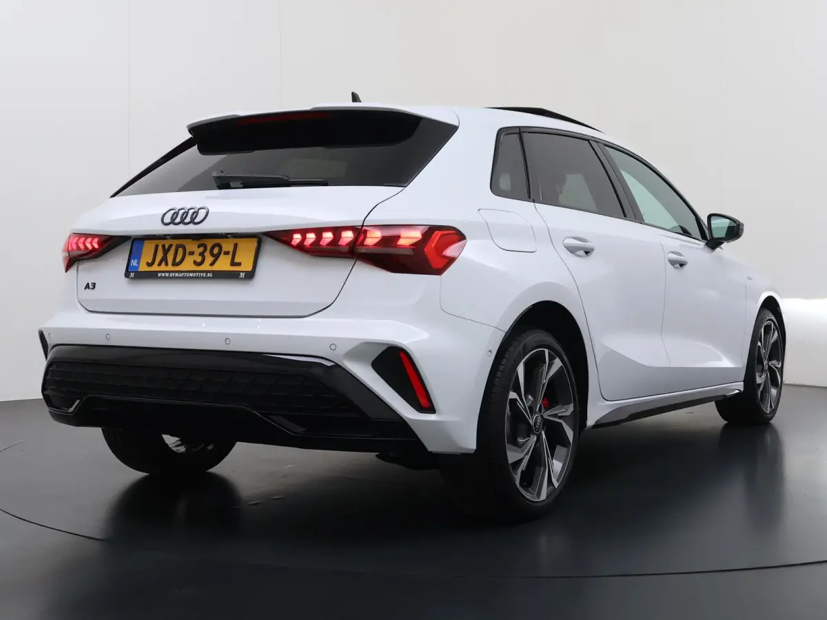 45 TFSI e S edition Competition VAN: 44.900,- VOOR: 40.877,- UW HERFSTVOORDEEL: 4.023,- 272pk PHEV| 8.000KM!  | INCL. BTW | 143km RANGE WLTP!! | ADD. CRUISE | PANORAMADAK | FABRIEKSGARANTIE 
