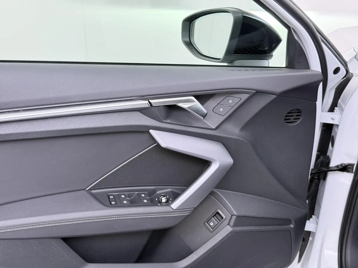45 TFSI e S edition Competition VAN: 44.900,- VOOR: 40.877,- UW HERFSTVOORDEEL: 4.023,- 272pk PHEV| 8.000KM!  | INCL. BTW | 143km RANGE WLTP!! | ADD. CRUISE | PANORAMADAK | FABRIEKSGARANTIE 