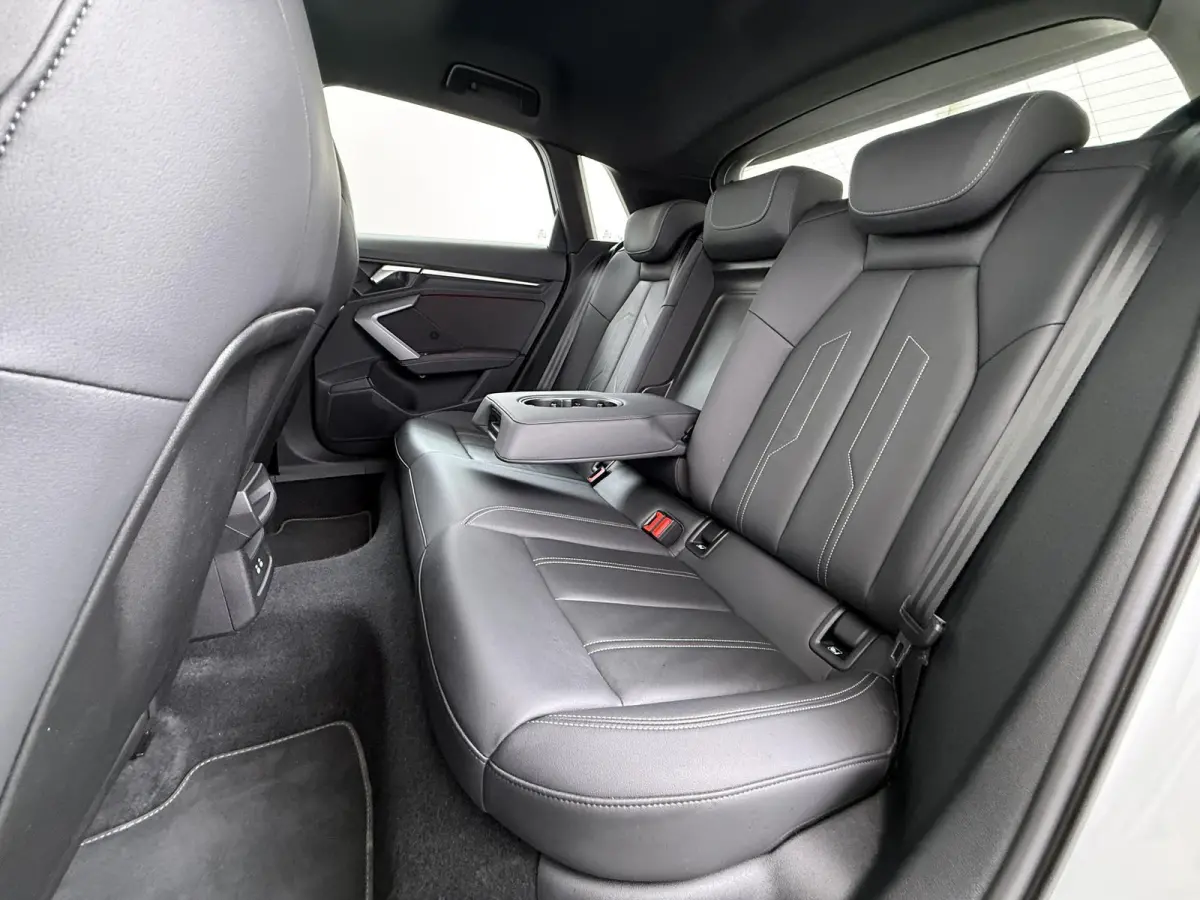45 TFSI e S edition Competition VAN: 44.900,- VOOR: 40.877,- UW HERFSTVOORDEEL: 4.023,- 272pk PHEV| 8.000KM!  | INCL. BTW | 143km RANGE WLTP!! | ADD. CRUISE | PANORAMADAK | FABRIEKSGARANTIE 