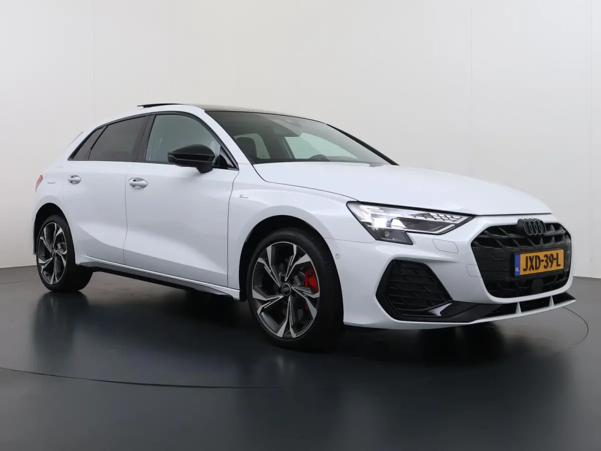 45 TFSI e S edition Competition VAN: 44.900,- VOOR: 40.877,- UW HERFSTVOORDEEL: 4.023,- 272pk PHEV| 8.000KM!  | INCL. BTW | 143km RANGE WLTP!! | ADD. CRUISE | PANORAMADAK | FABRIEKSGARANTIE 