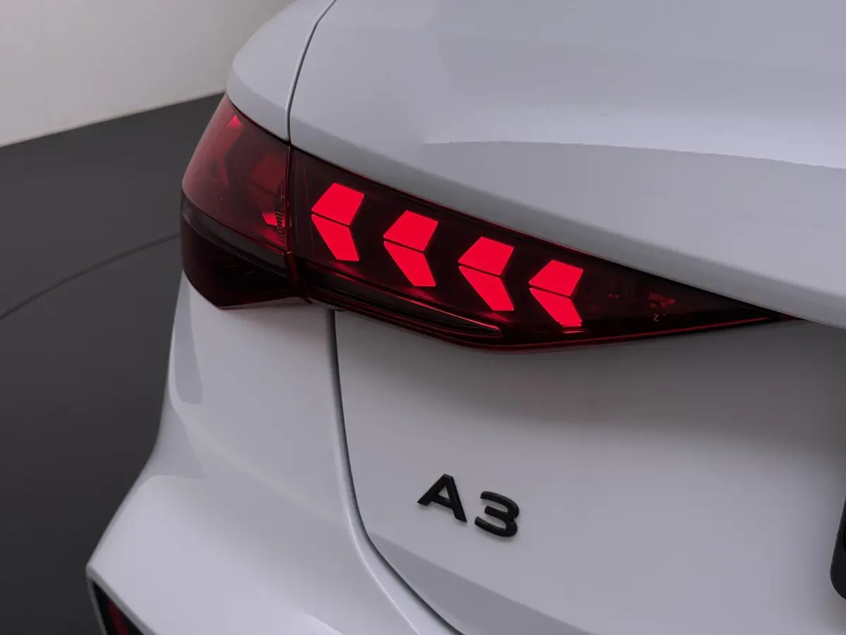 45 TFSI e S edition Competition VAN: 44.900,- VOOR: 40.877,- UW HERFSTVOORDEEL: 4.023,- 272pk PHEV| 8.000KM!  | INCL. BTW | 143km RANGE WLTP!! | ADD. CRUISE | PANORAMADAK | FABRIEKSGARANTIE 