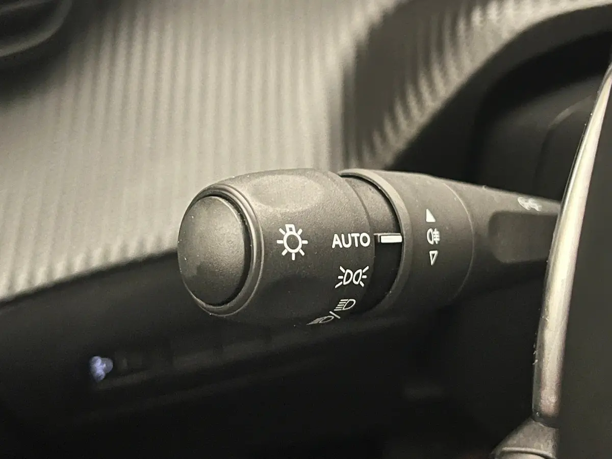 1.2 Hybrid 136 Style Climate | Carplay | Cruise | Parkeersensoren Achter | LED | DAB | Airco (automatisch) | Apple Carplay/Android Auto|telefoonintegratie premium | Centrale deurvergrendelin