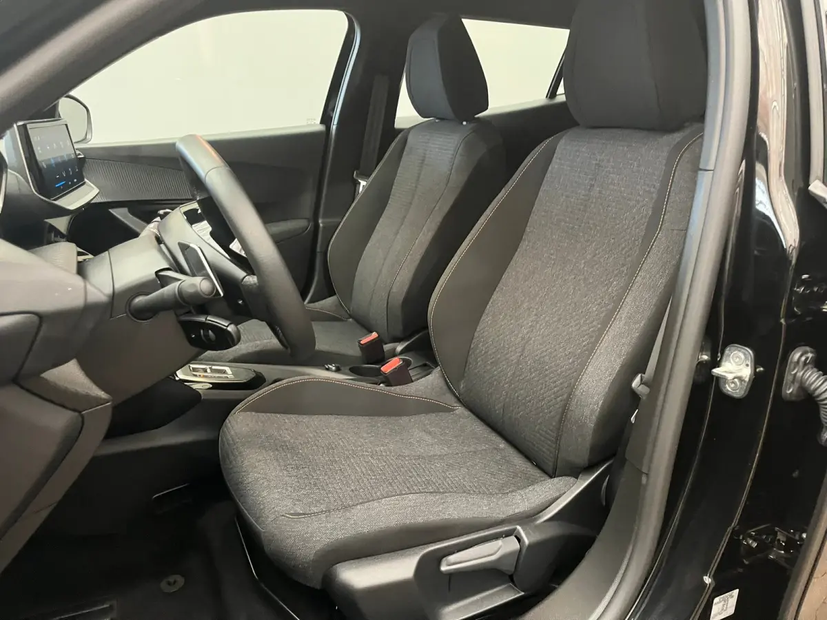 1.2 Hybrid 136 Style Climate | Carplay | Cruise | Parkeersensoren Achter | LED | DAB | Airco (automatisch) | Apple Carplay/Android Auto|telefoonintegratie premium | Centrale deurvergrendelin