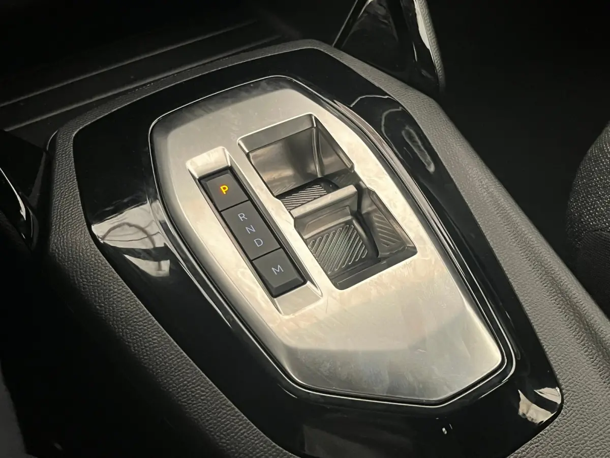 1.2 Hybrid 136 Style Climate | Carplay | Cruise | Parkeersensoren Achter | LED | DAB | Airco (automatisch) | Apple Carplay/Android Auto|telefoonintegratie premium | Centrale deurvergrendelin