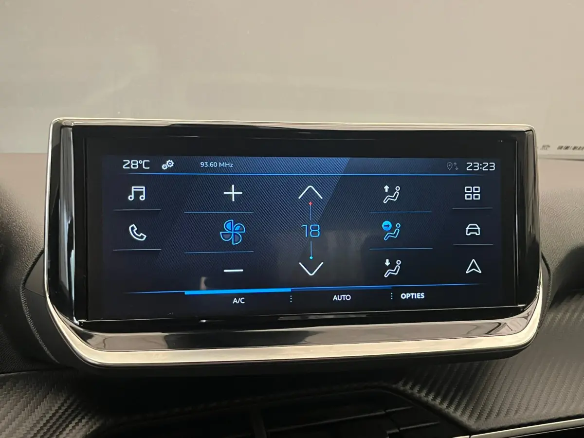 1.2 Hybrid 136 Style Climate | Carplay | Cruise | Parkeersensoren Achter | LED | DAB | Airco (automatisch) | Apple Carplay/Android Auto|telefoonintegratie premium | Centrale deurvergrendelin