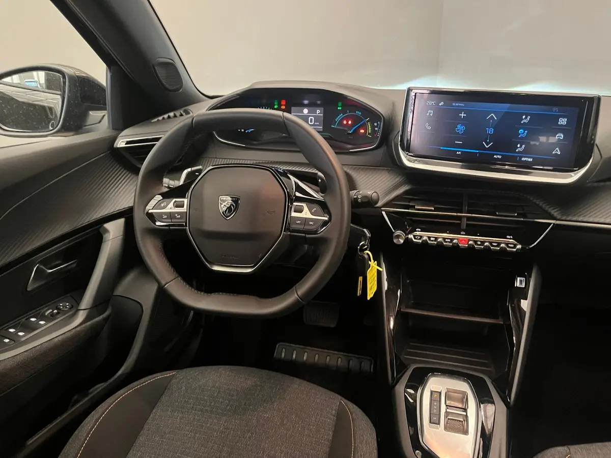 1.2 Hybrid 136 Style Climate | Carplay | Cruise | Parkeersensoren Achter | LED | DAB | Airco (automatisch) | Apple Carplay/Android Auto|telefoonintegratie premium | Centrale deurvergrendelin