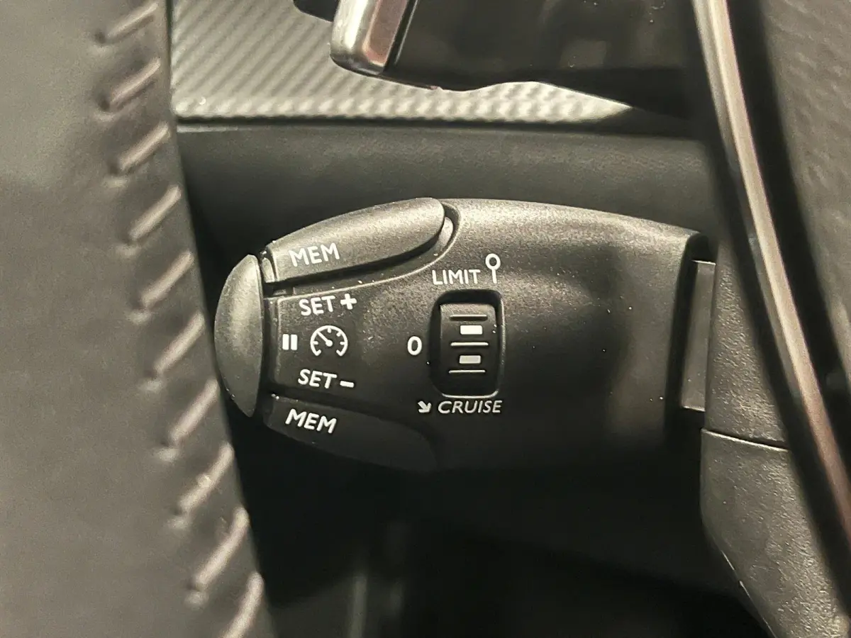 1.2 Hybrid 136 Style Climate | Carplay | Cruise | Parkeersensoren Achter | LED | DAB | Airco (automatisch) | Apple Carplay/Android Auto|telefoonintegratie premium | Centrale deurvergrendelin