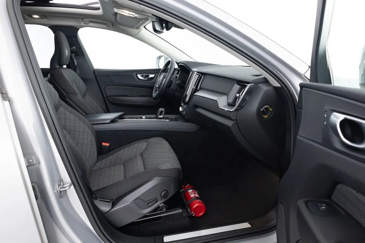 2.0 T6 Plug-in hybrid AWD Core Long Range | PANORAMADAK | MAPS | Full LED