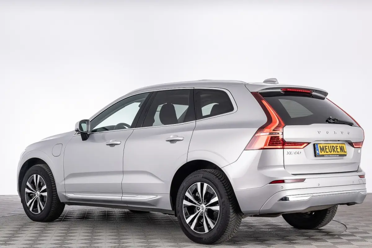 2.0 T6 Plug-in hybrid AWD Core Long Range | PANORAMADAK | MAPS | Full LED
