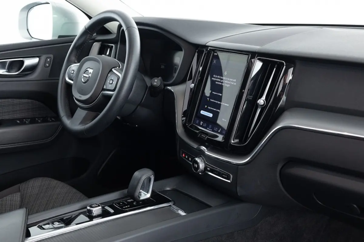 2.0 T6 Plug-in hybrid AWD Core Long Range | PANORAMADAK | MAPS | Full LED