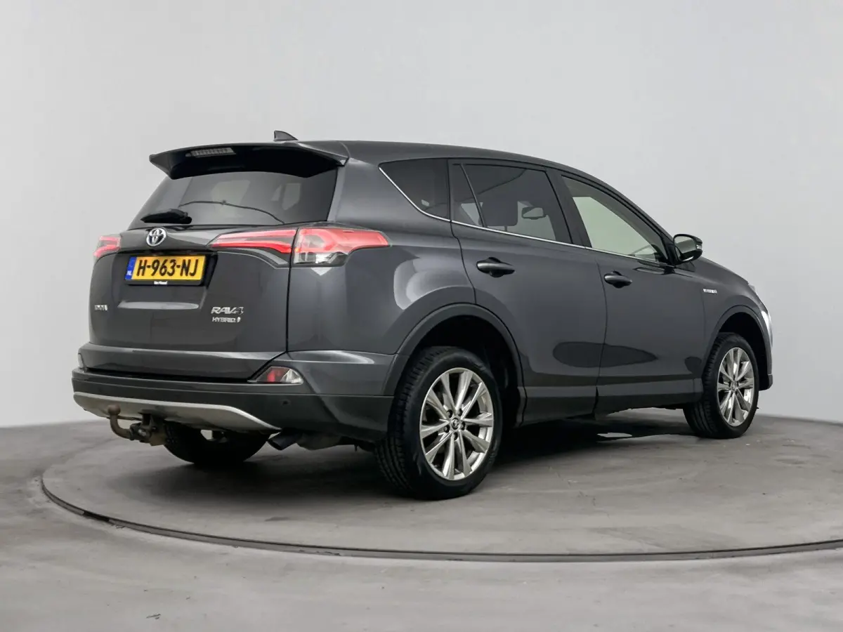 2.5 Hybrid Executive | Trekhaak | Cruise Control | Achteruitrijcamera | Stoel+Stuurverwarming | Lane Assist | Keyless | lichtmetalen velgen 18" |