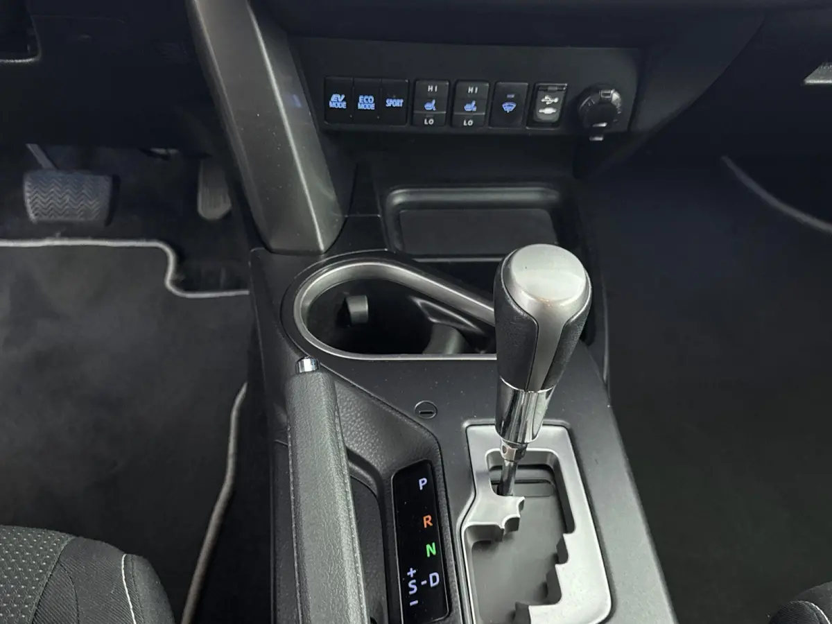 2.5 Hybrid Executive | Trekhaak | Cruise Control | Achteruitrijcamera | Stoel+Stuurverwarming | Lane Assist | Keyless | lichtmetalen velgen 18" |