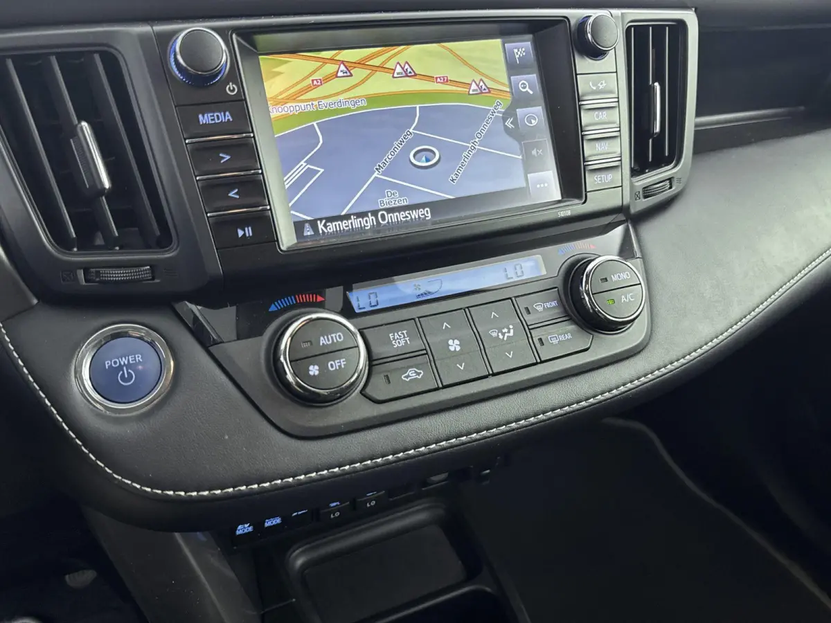 2.5 Hybrid Executive | Trekhaak | Cruise Control | Achteruitrijcamera | Stoel+Stuurverwarming | Lane Assist | Keyless | lichtmetalen velgen 18" |