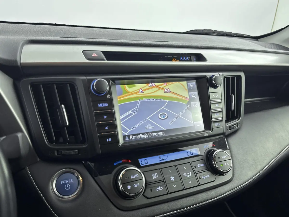 2.5 Hybrid Executive | Trekhaak | Cruise Control | Achteruitrijcamera | Stoel+Stuurverwarming | Lane Assist | Keyless | lichtmetalen velgen 18" |