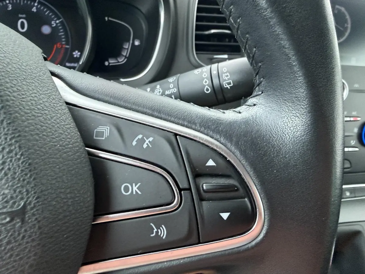 TCe 130 Intens | Trekhaak | Achteruitrijcamera | Apple CarPlay |