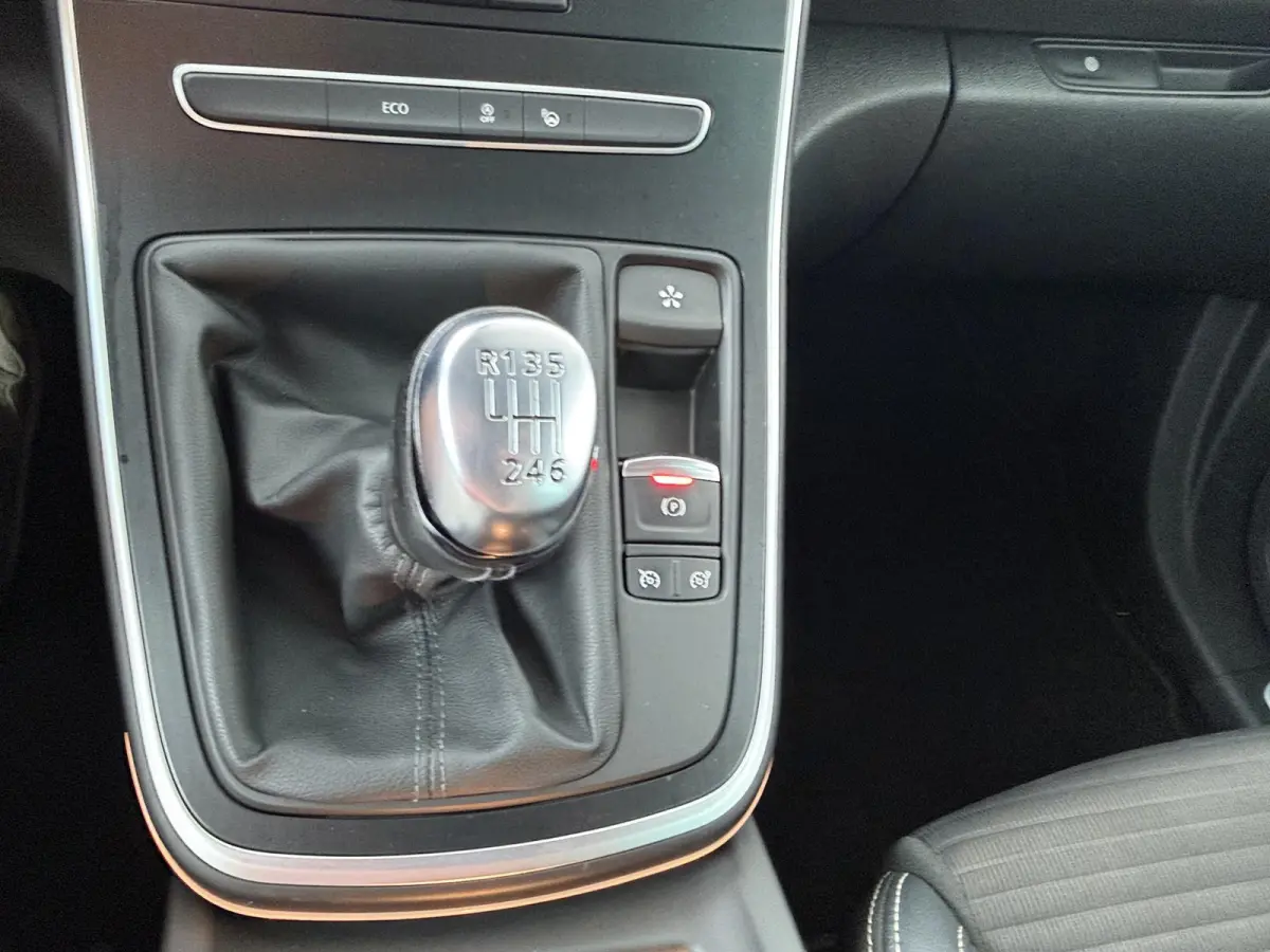 TCe 130 Intens | Trekhaak | Achteruitrijcamera | Apple CarPlay |