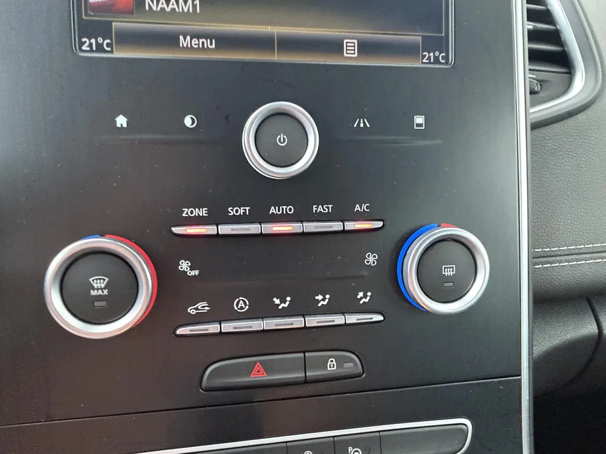 TCe 130 Intens | Trekhaak | Achteruitrijcamera | Apple CarPlay |