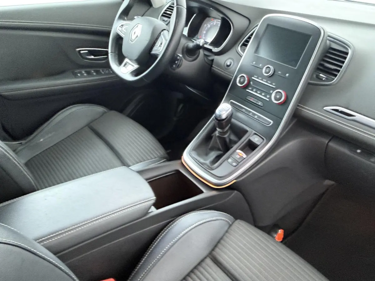 TCe 130 Intens | Trekhaak | Achteruitrijcamera | Apple CarPlay |