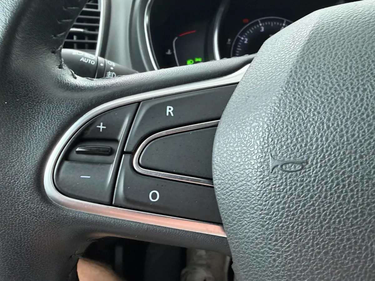 TCe 130 Intens | Trekhaak | Achteruitrijcamera | Apple CarPlay |