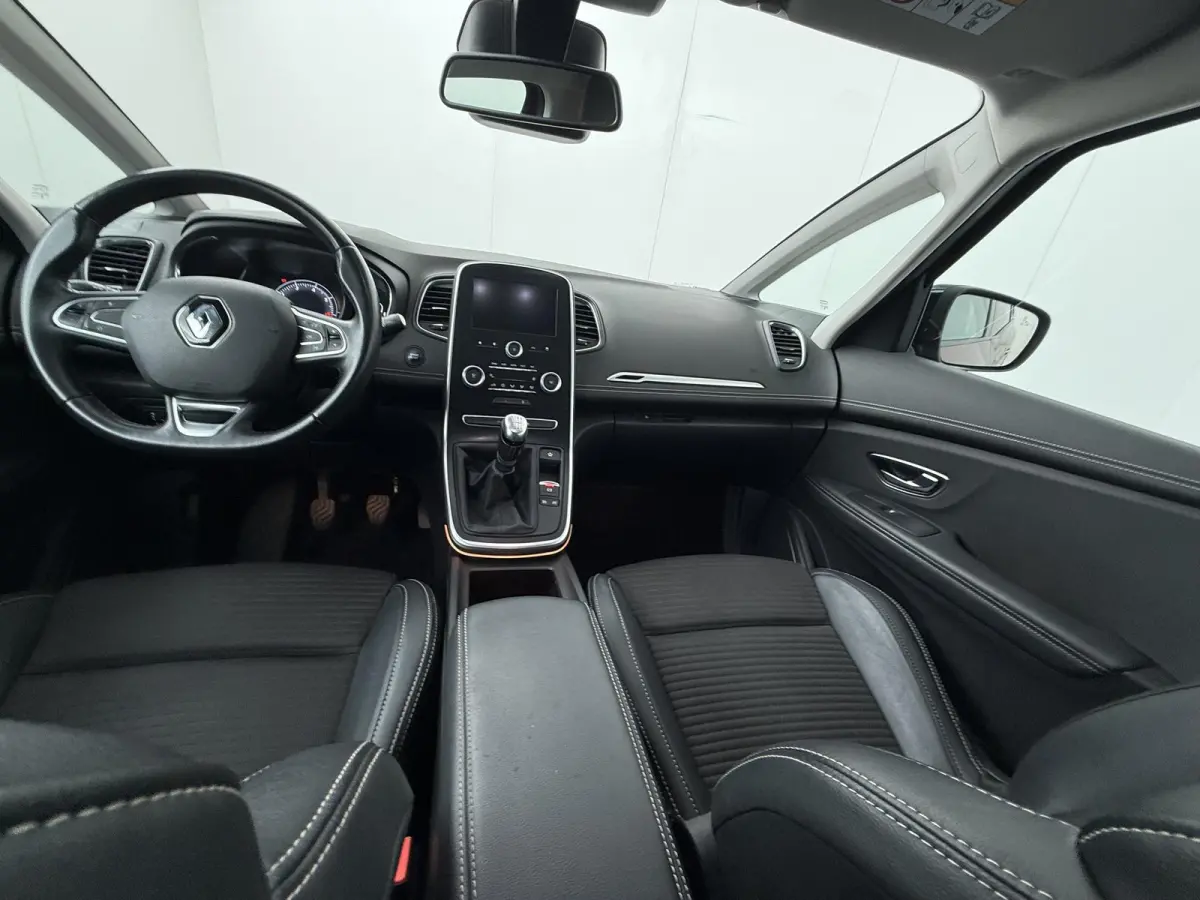TCe 130 Intens | Trekhaak | Achteruitrijcamera | Apple CarPlay |