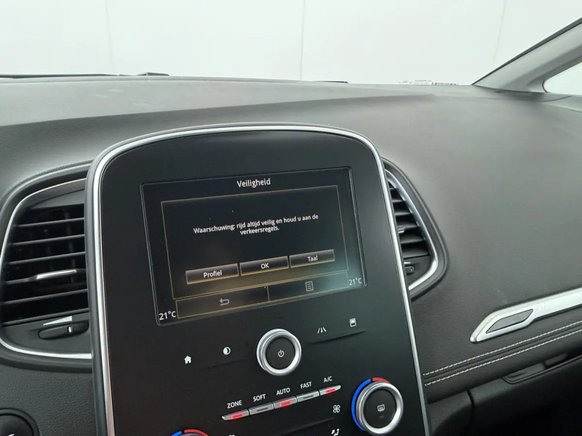 TCe 130 Intens | Trekhaak | Achteruitrijcamera | Apple CarPlay |