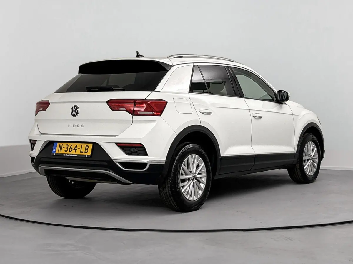1.0 TSI Style Business Airco | Apple Carplay | Android Auto | Bluetooth | Buitenspiegels Elektrisch Verstel- en Verwarmbaar | Cruise Control Adaptief | Dakrails | Elektrisch Bedienbare Achte