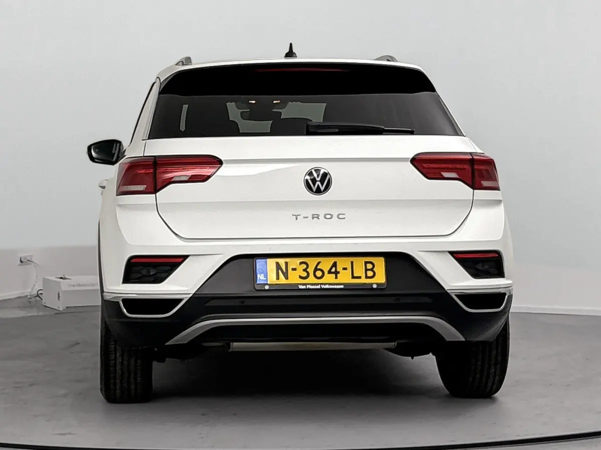 1.0 TSI Style Business Airco | Apple Carplay | Android Auto | Bluetooth | Buitenspiegels Elektrisch Verstel- en Verwarmbaar | Cruise Control Adaptief | Dakrails | Elektrisch Bedienbare Achte