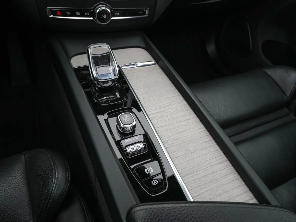2.0 T8 Twin Engine Inscription AWD (Plug-In) *PANO | LEATHER | FULL-LED | BOWERS&WILKINS | MEMORY-PACK | BLINDSPOT | DIGI-COCKPIT | HEATED-COMFORTSEATS | TOPVIEW | NAVI-FULLMAP | ECC | PDC |