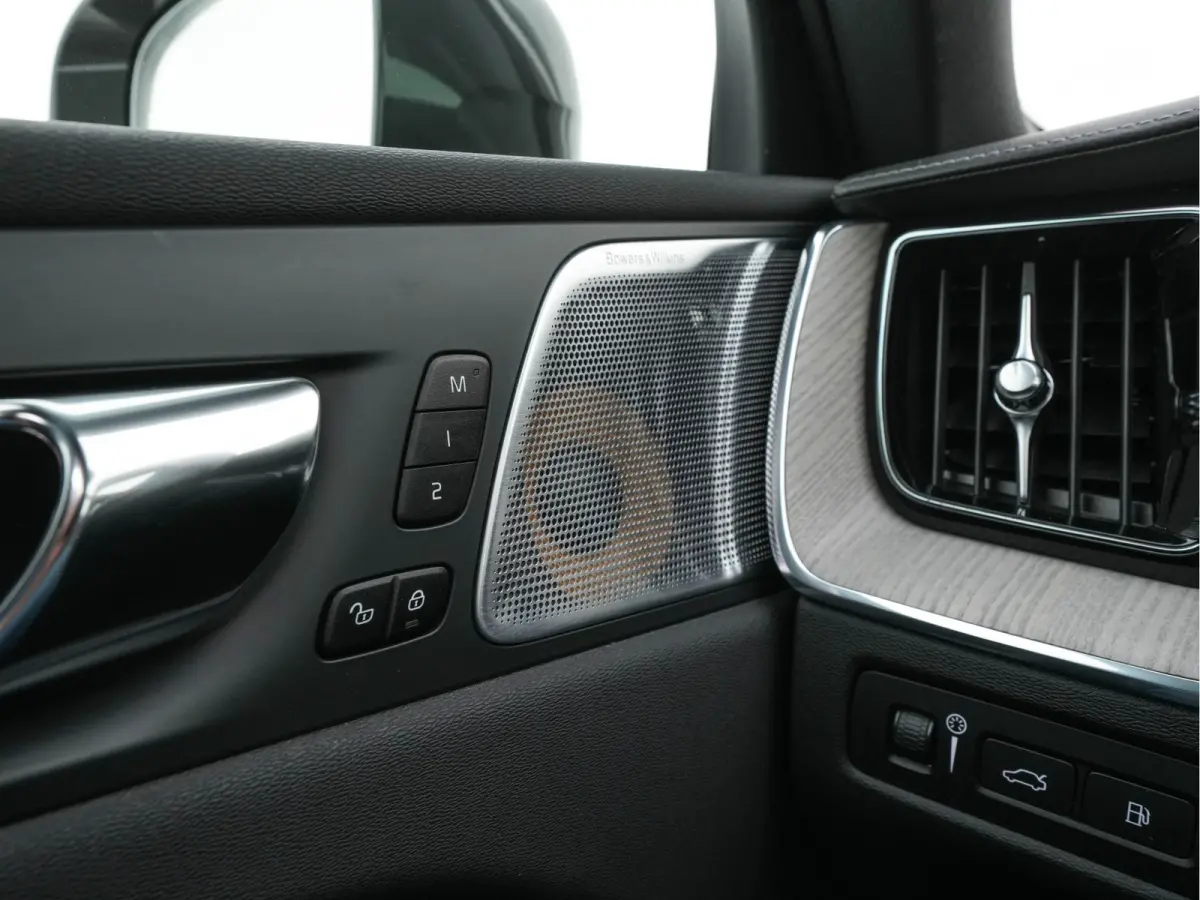 2.0 T8 Twin Engine Inscription AWD (Plug-In) *PANO | LEATHER | FULL-LED | BOWERS&WILKINS | MEMORY-PACK | BLINDSPOT | DIGI-COCKPIT | HEATED-COMFORTSEATS | TOPVIEW | NAVI-FULLMAP | ECC | PDC |