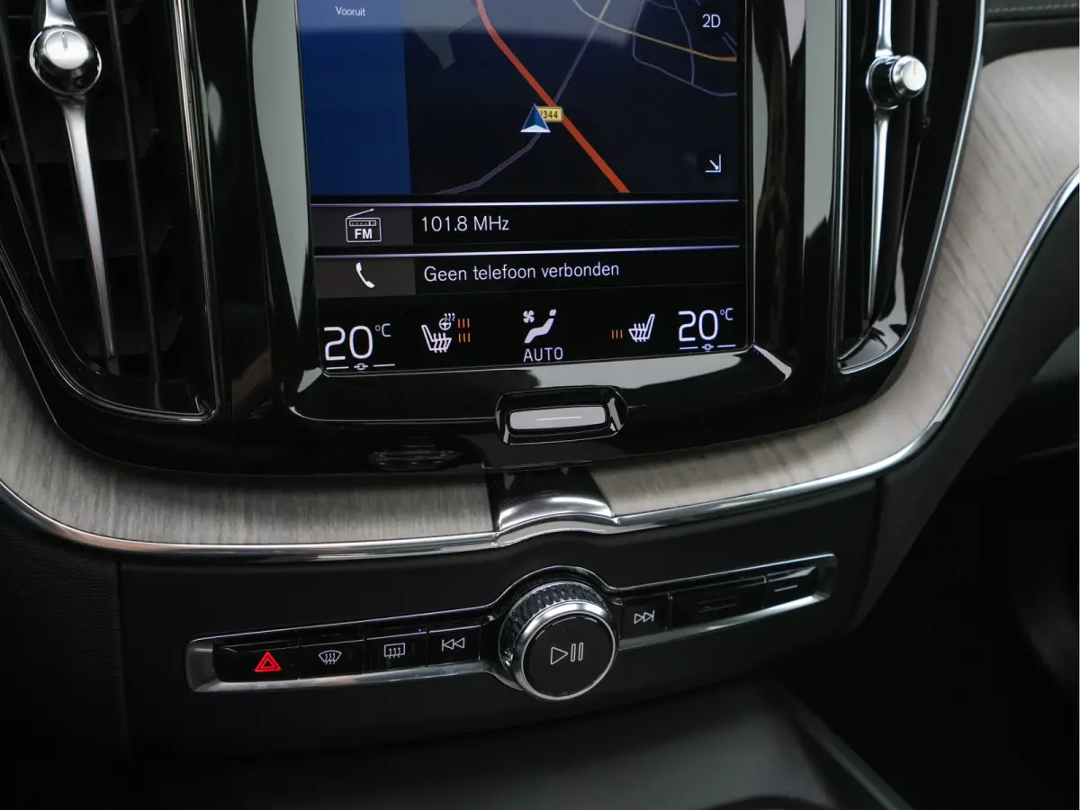 2.0 T8 Twin Engine Inscription AWD (Plug-In) *PANO | LEATHER | FULL-LED | BOWERS&WILKINS | MEMORY-PACK | BLINDSPOT | DIGI-COCKPIT | HEATED-COMFORTSEATS | TOPVIEW | NAVI-FULLMAP | ECC | PDC |