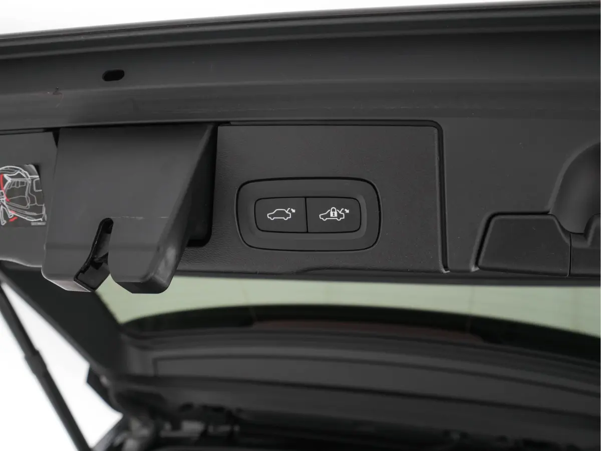 2.0 T8 Twin Engine Inscription AWD (Plug-In) *PANO | LEATHER | FULL-LED | BOWERS&WILKINS | MEMORY-PACK | BLINDSPOT | DIGI-COCKPIT | HEATED-COMFORTSEATS | TOPVIEW | NAVI-FULLMAP | ECC | PDC |