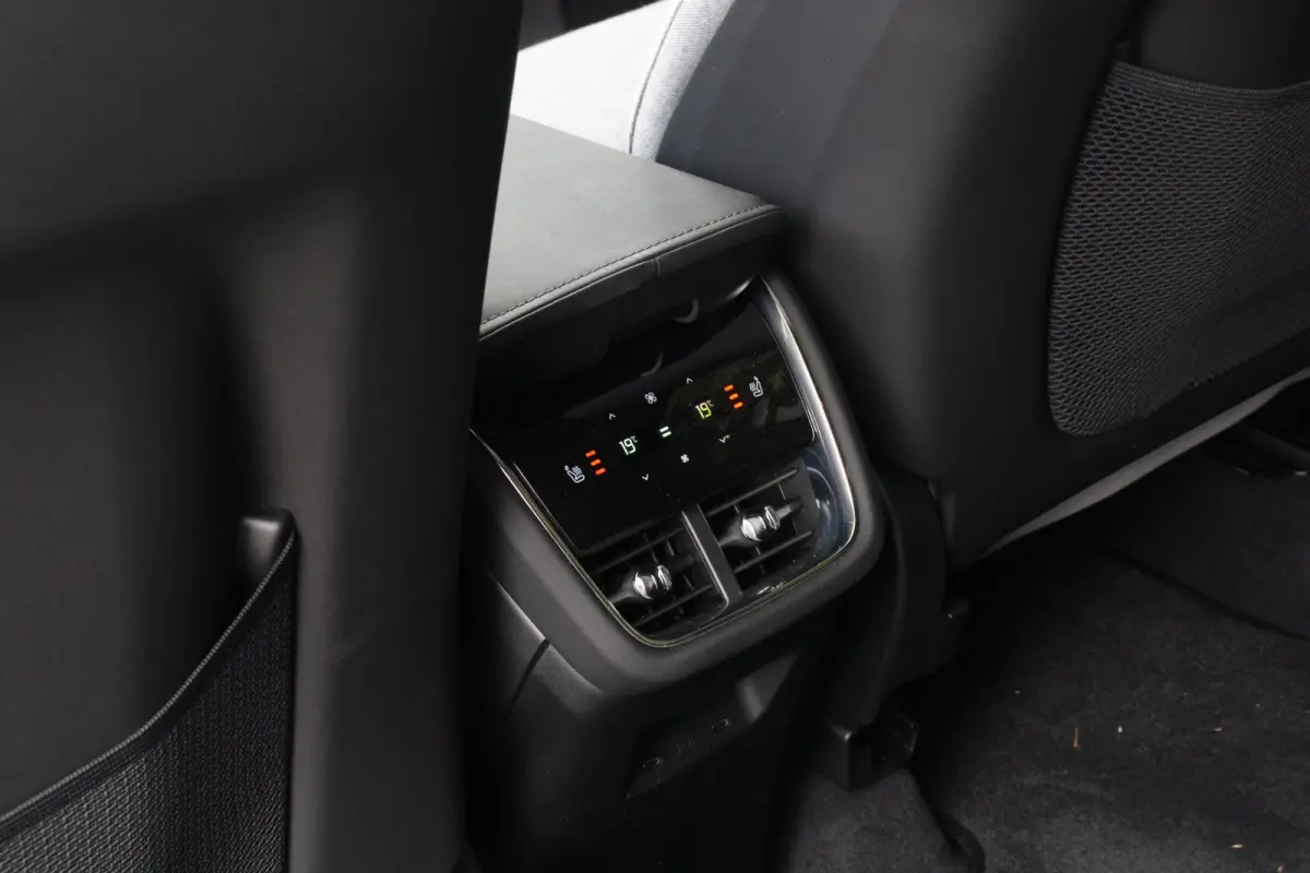 Twin Motor Performance Ultra 7p. 111 kWh | Tailored Wool | Trekhaak | Luchtvering | Bowers&Wilkins | 22" Velgen