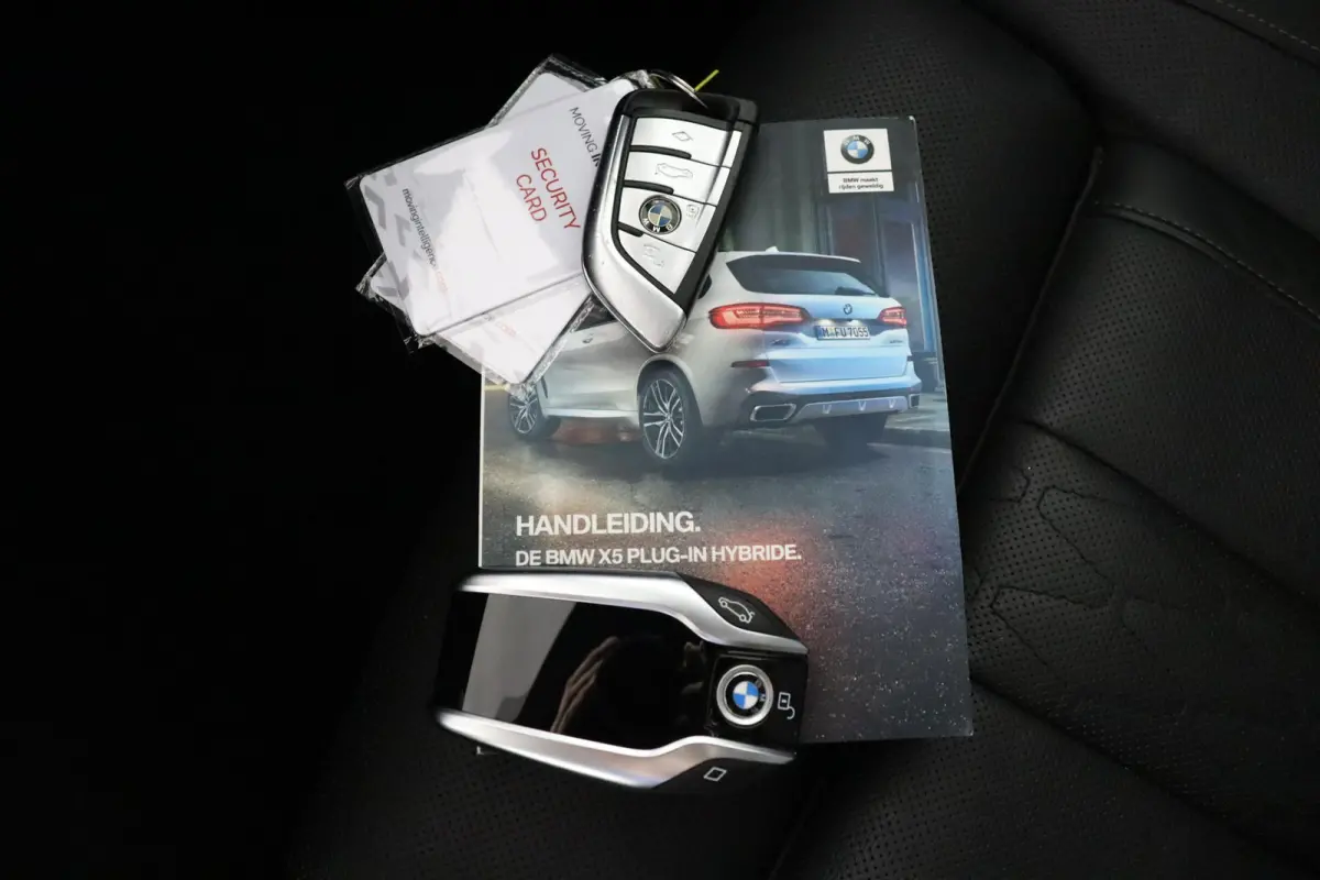 xDrive45e High Executive | SOH 77% | Bowers & Wilkins | Soft Close | Panoramadak | Driving Assistant Professional | Head-Up Display | Alcantara Hemel