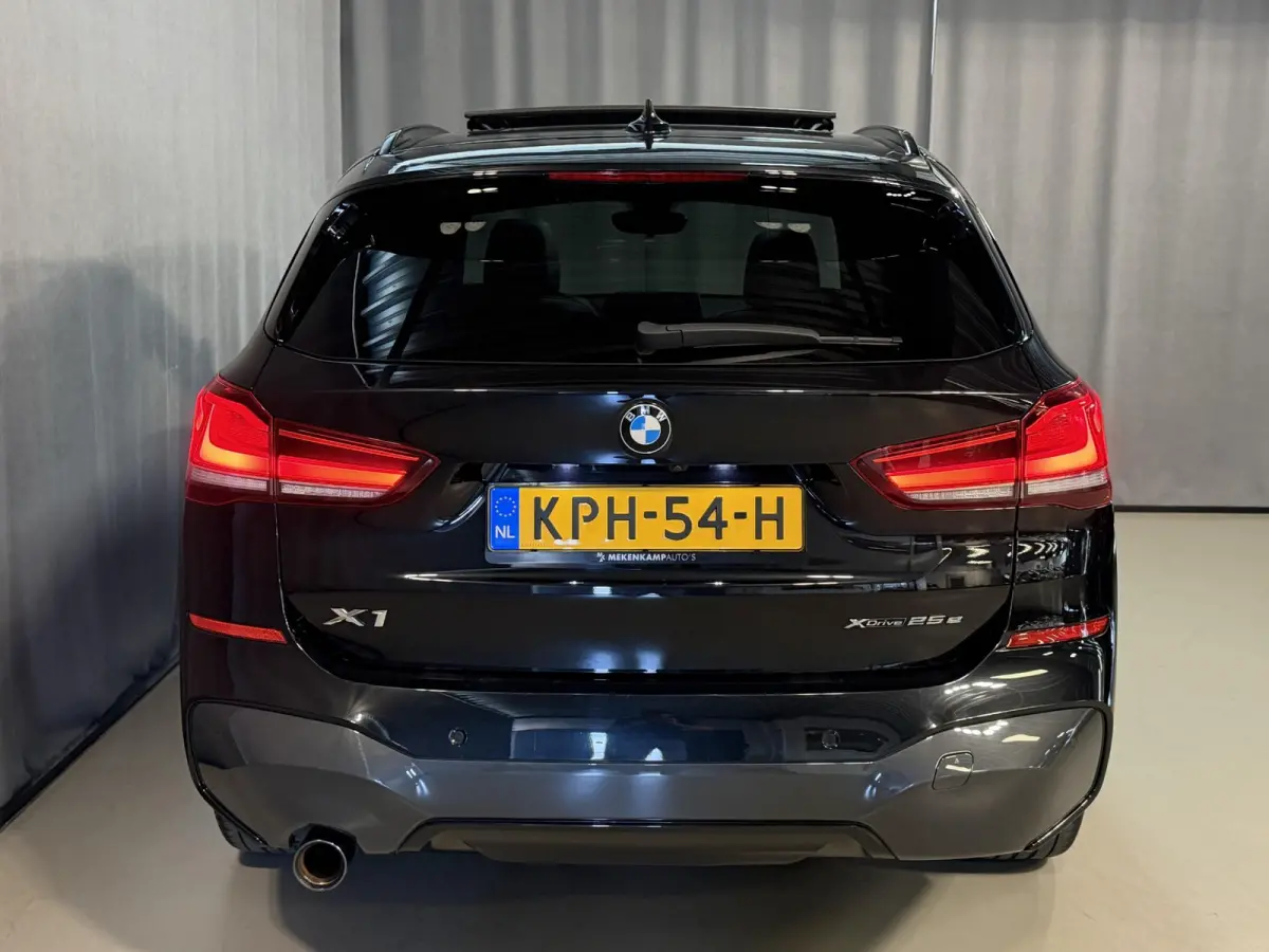 xDrive25e High Executive Edition M Sport 19"/Panoramadak/Elektrische stoel + memory/Adaptieve cruise/Keyless/HiFi/Camera